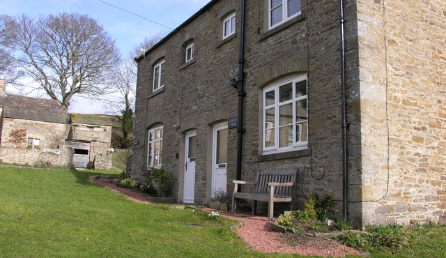 Cosy 2 bedroom cottage with wonderful views across Wensleydale.