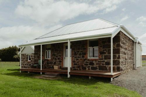 Cosy 2 bedroom cottage with farmland views 15 mins from Ballarat