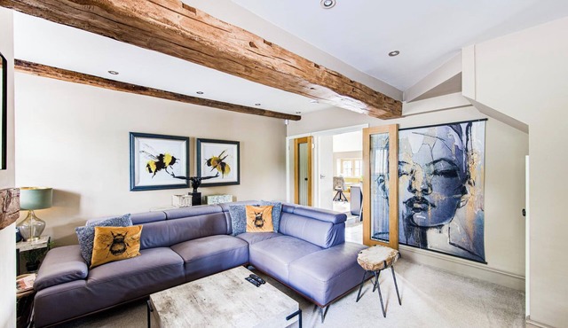 Cosy 2 bedroom cottage in Cheshire countryside with a modern design