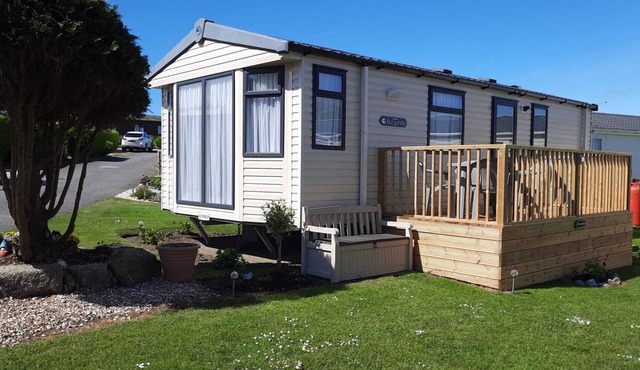 Cosy 2 Bedroom static on a Caravan Holiday Park in the heart of Cornwall