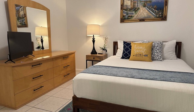 Cosy 2-bedroom *near intercoastal and the beaches*
