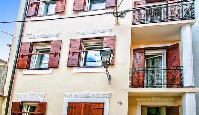 Cosy 2-room apartment just steps away from the beach, shops and restaurants