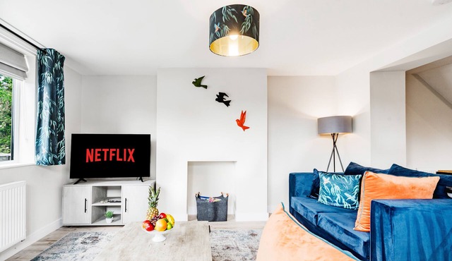 Cosy 2BR Cottage Free Parking