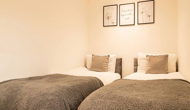 Cosy 2BR Countryside Flat | Pet-Friendly + Parking