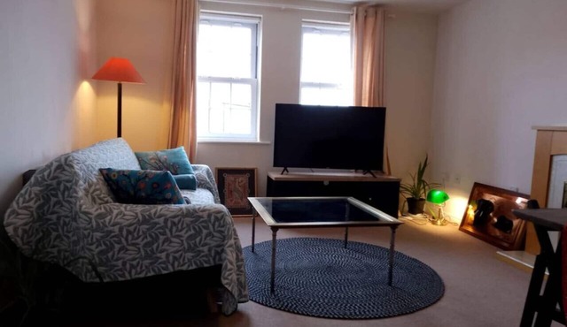 Cosy 2BR Flat for 4 in Ely with FREE Parking