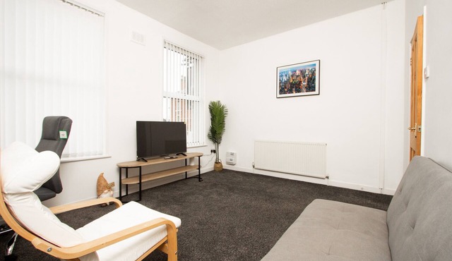 Cosy 2BR Flat Near Anfield & Goodison, Liverpool