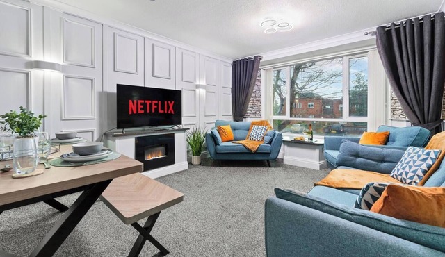 Cosy 3 Bed Churchill Apartment l Sleeps 4 l Near BHX & NEC