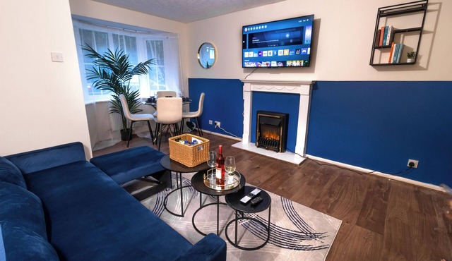 Cosy 3 Bed House - Free Parking - Contractors