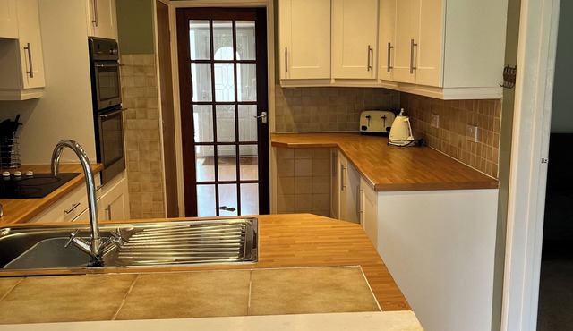 Cosy 3 Bed House, Kidlington, Oxford, Blenheim, Cotswold With Private Parking