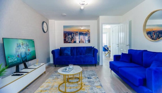 Cosy 3 Bedroom House Set In Manchester Free wifi & private parking