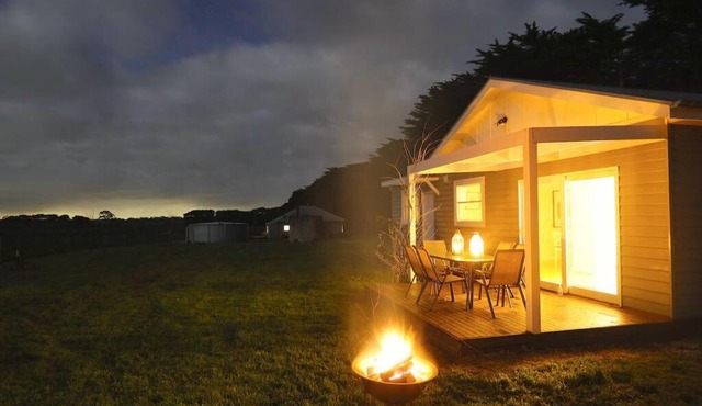 Cosy 3 bedroom cottage with indoor fireplace