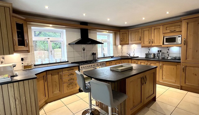 Cosy, 3 bedroom house with log burner in rural Derbyshire