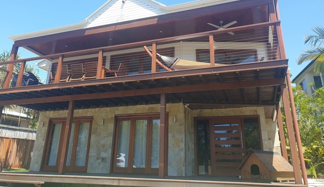 Cosy 3 Bedroom Home 5 Minute Walk To Yaroomba Beach Beach