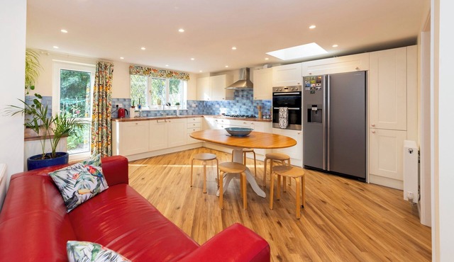 Cosy 3 Bedroom House near River Thames - Pass the Keys