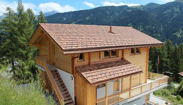 Cosy 3.5-room apartment with sun terraces and mountain views