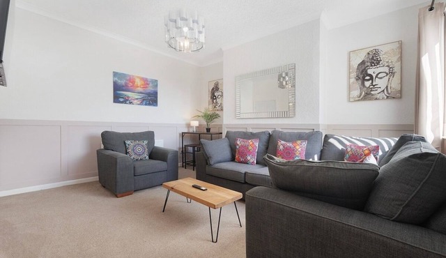 Cosy 3BR in Coronation Terrace