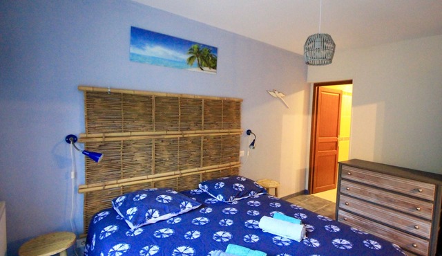 Cosy 4/6-person gîte in lovely grounds with swimming pool near Sarlat