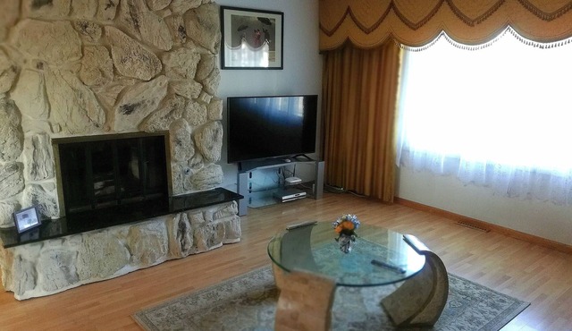 Cosy 4 Bdr. House with Spacious Yard