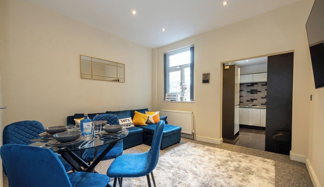 Cosy 4 Bed Townhouse near Keele University and Royal Stoke Hospital