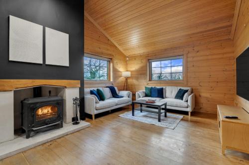 Cosy 4 bed Cotswold Log Cabin Retreat