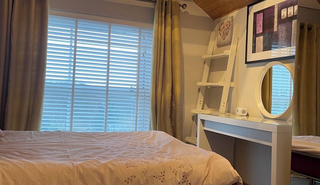 Cosy 4 bed cottage with log burner. Close to Gower Beaches. Child & Pet Friendly