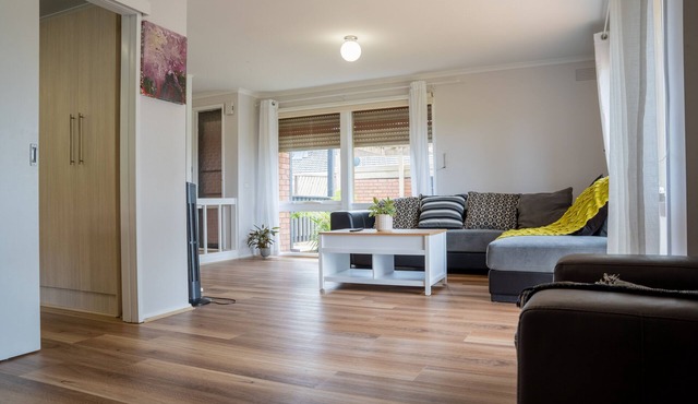 Cosy 4 Bedroom Holiday Home - Melbourne Airport