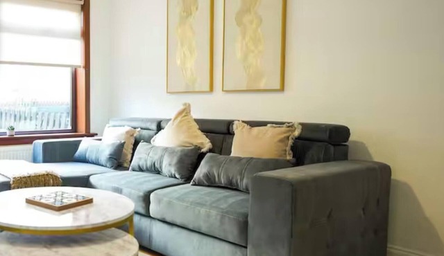 Cosy 4 bedroom house in Livingston