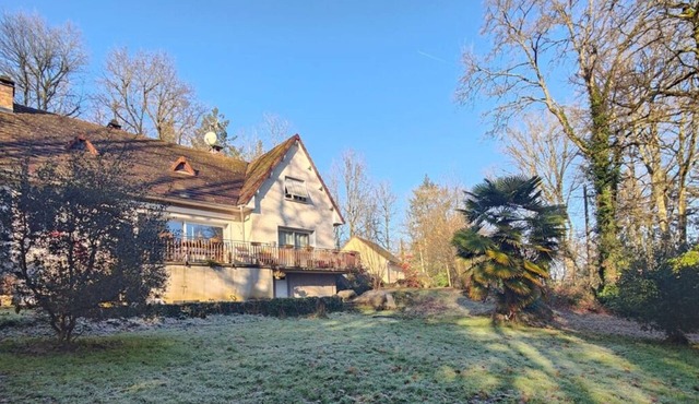 Cosy 5-bedroom house in a green setting