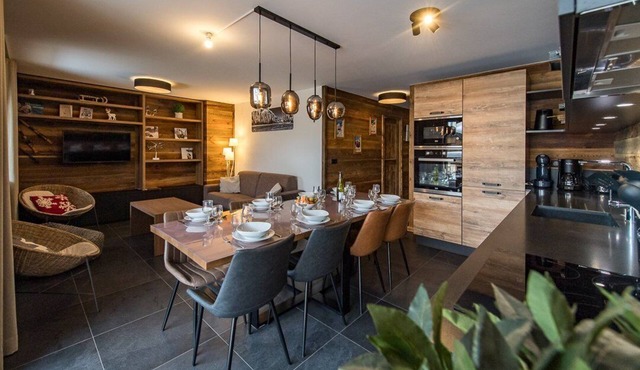Cosy 8-bed top of the range flat with terrace in the heart of the village