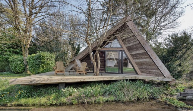 Cosy A-Frame cabin nestled in the chalk steams of Hampshire