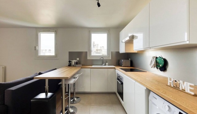 Cosy accommodation 2 minutes from Evry station