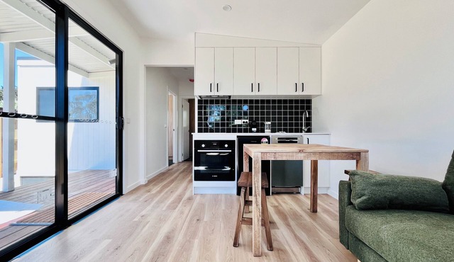 Cosy and comfortable two-bedroom retreat - 5 minutes from Castlemaine