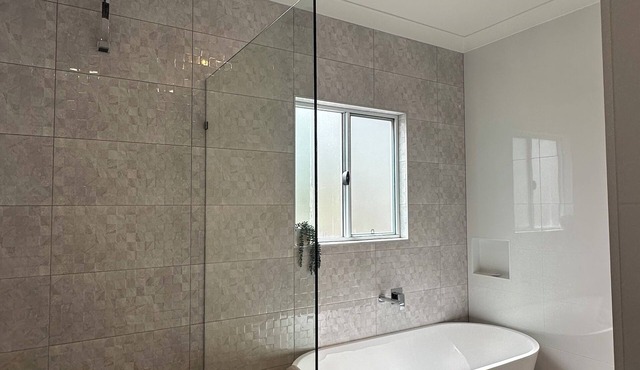 Cosy and comfortable executive Unit with gorgeous views and close to town centre