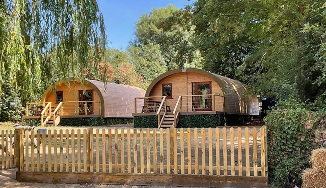 Cosy and eco-friendly cabins next to 16th century pub