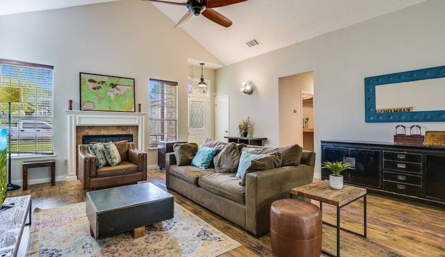 Cosy and Open with Loft on Greenbelt