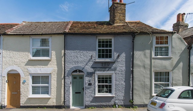 Cosy and quirky seaside cottage in the heart of Deal's conservation area