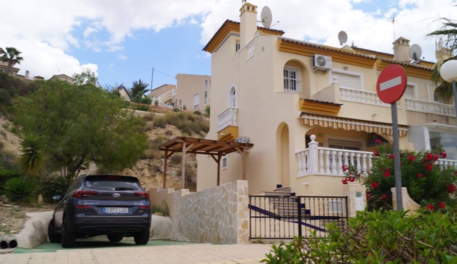Cosy and relaxing townhouse, ideal location, lovely views !