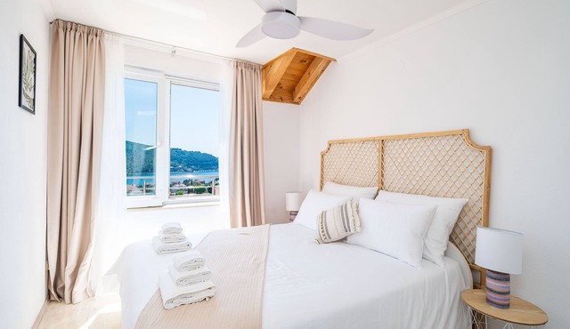 Cosy and very bright with stunning sea view