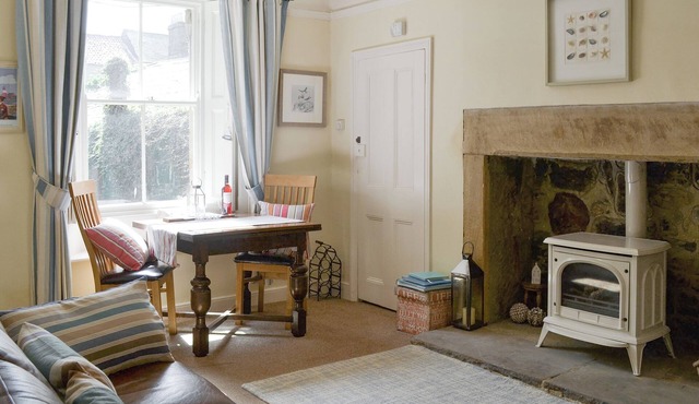 Cosy and welcoming terraced cottage a short walk from the beach at Alnmouth.