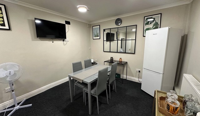 Cosy and Well Located 2- Bedroom Apartment