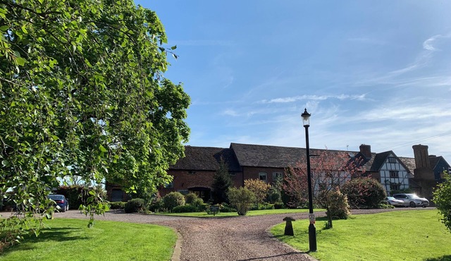 Cosy Annex cottage of a Grade II Listed Buliding near Ludlow, pet friendly.