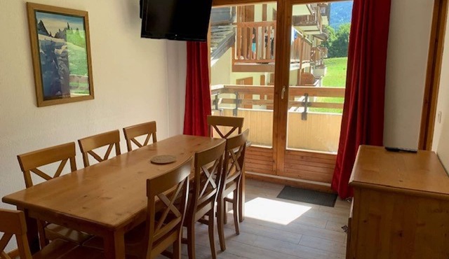 Cosy Apartment in Val Cenis Lanslebourg – Sleeps 6, Ski-In/Ski-Out, Pool Access