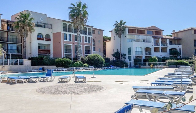 Cosy apartment for 5 people with pool, WIFI, TV, patio and pets allowed