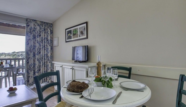 Cosy apartment for 4 people with WIFI, pool, TV and terrace