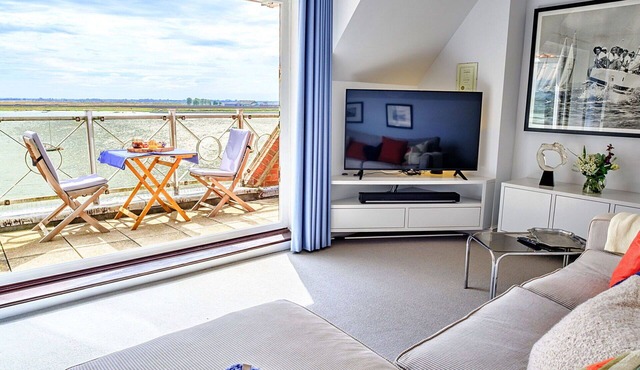 Cosy apartment for 5 guests with WIFI, balcony and pets allowed