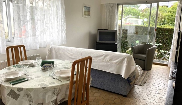 Cosy apartment in residence with swimming pool located 100m from the large beach of Saint Cast and.