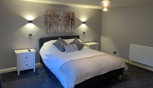 Cosy Apartment above Village Pub