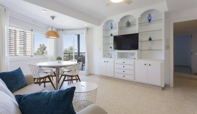 Cosy apartment decorated, with wifi, in front of the beach - only families
