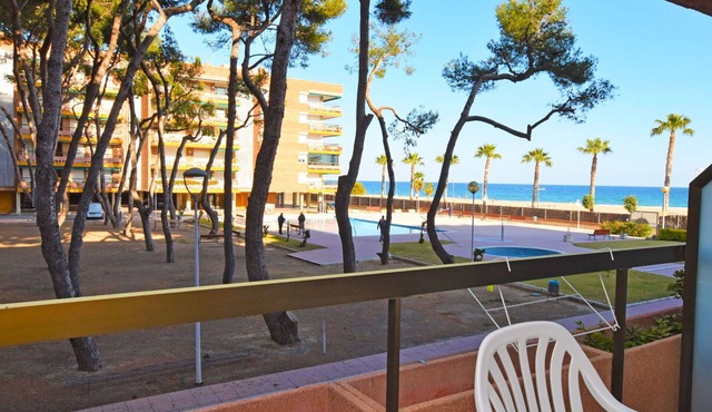 Cosy apartment for 4 people with pool, WIFI, TV and terrace