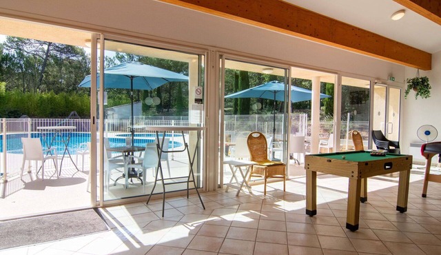 Cosy apartment for 4 guests with WIFI, pool, TV, terrace and parking